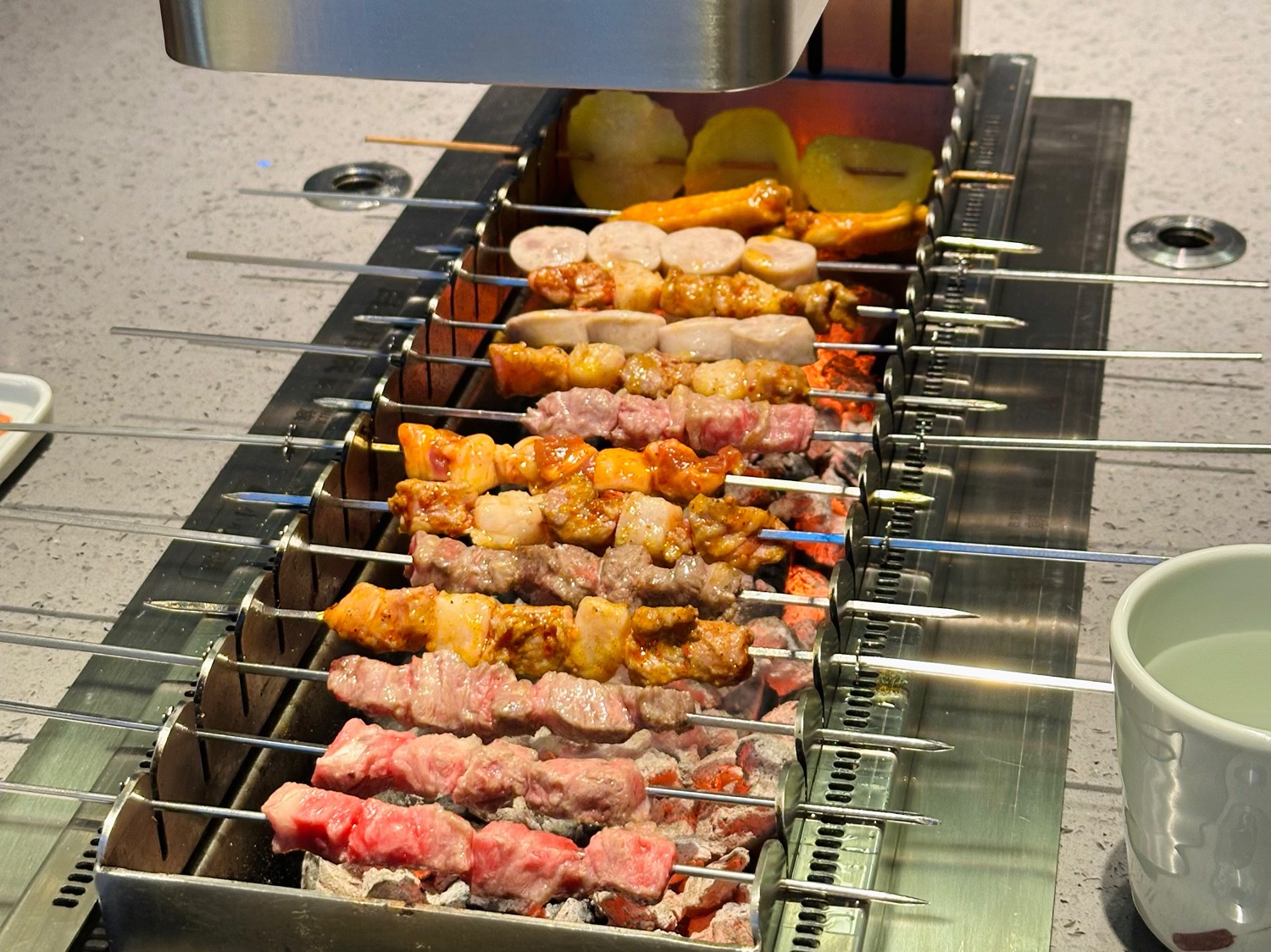 深圳美食·自轉碳火燒烤「白玉串城」